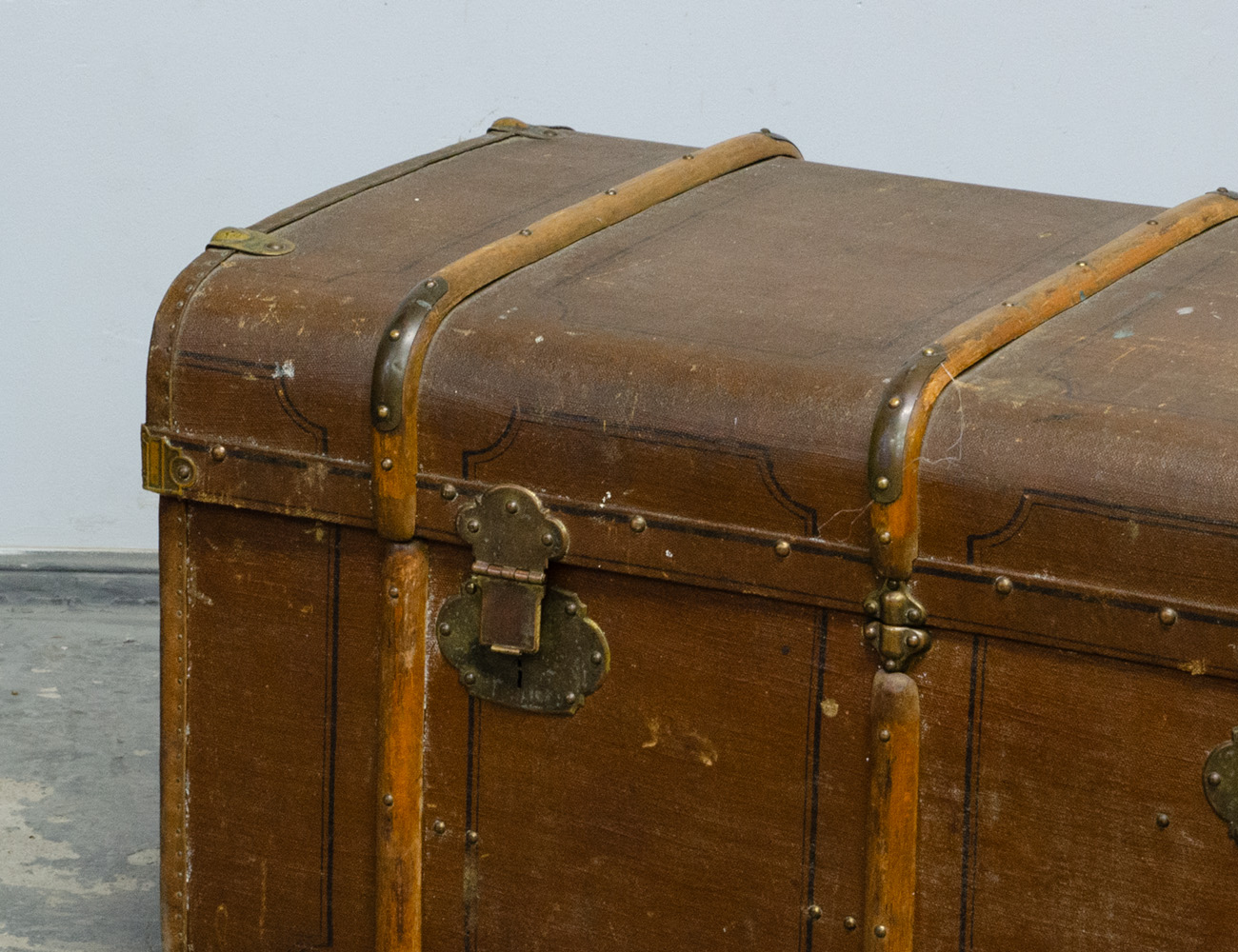 Старинный каретный сундук