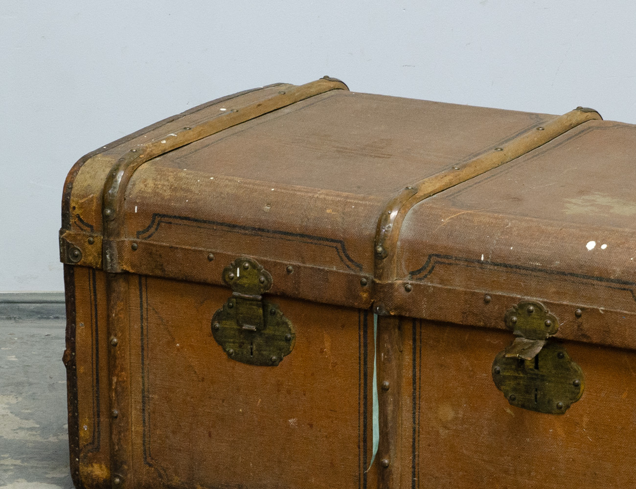 Старинный каретный сундук