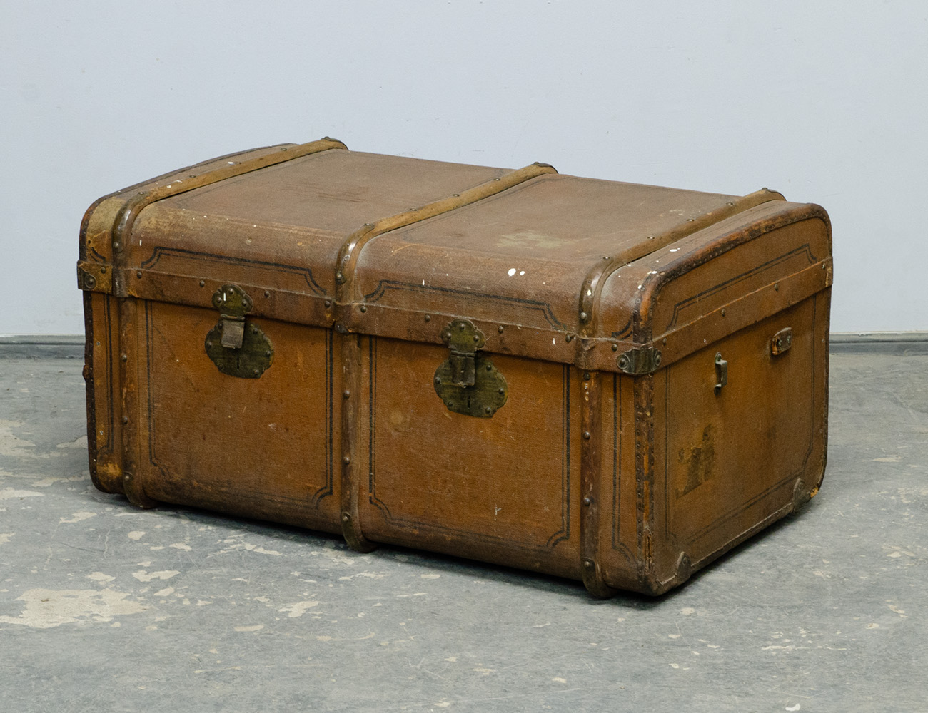 Старинный каретный сундук