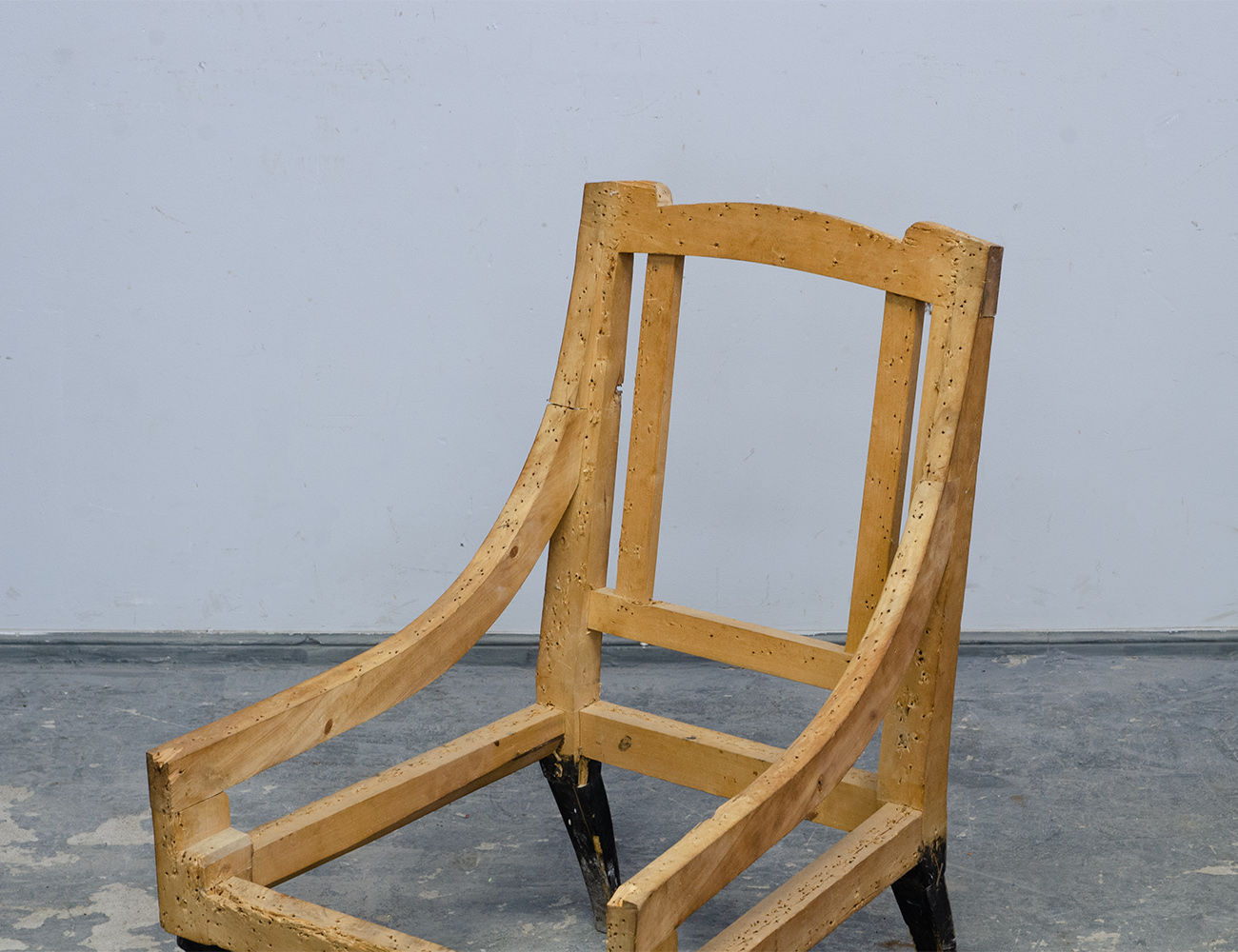 Старинное полукресло 19 века (каркас)