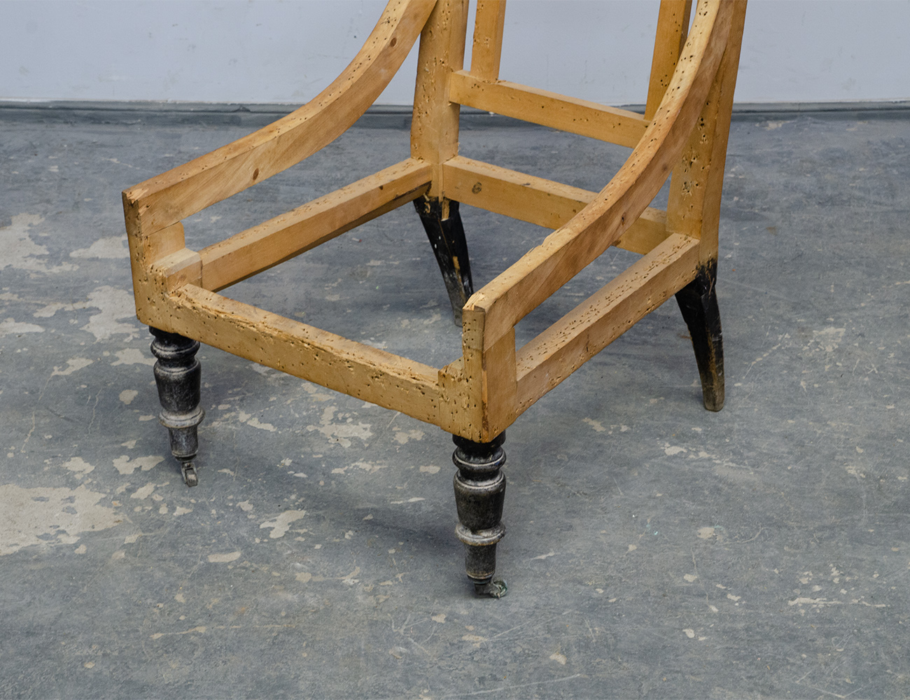 Старинное полукресло 19 века (каркас)