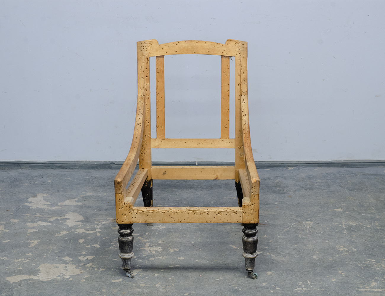 Старинное полукресло 19 века (каркас)