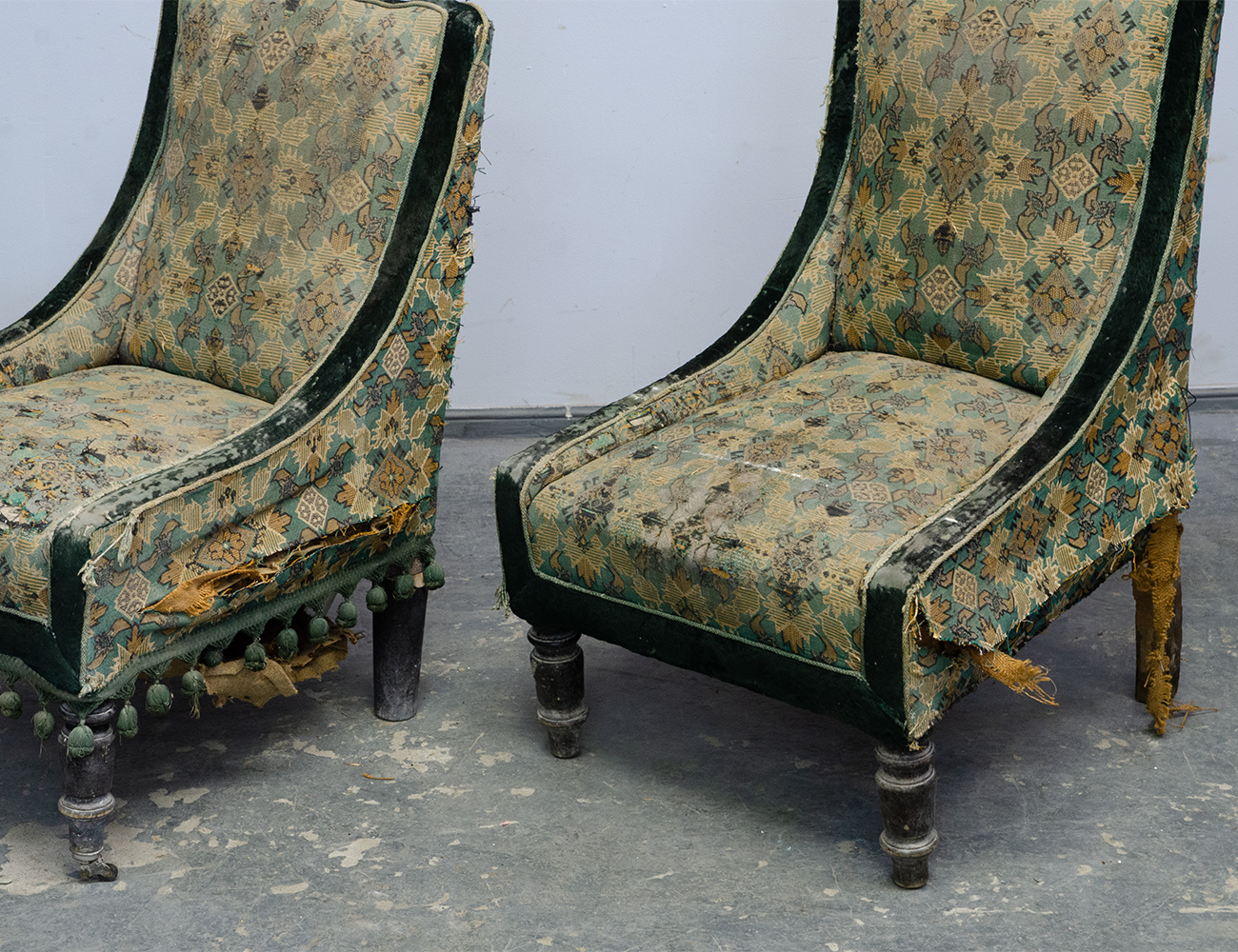 Старинные покрывные полукресла 19 века