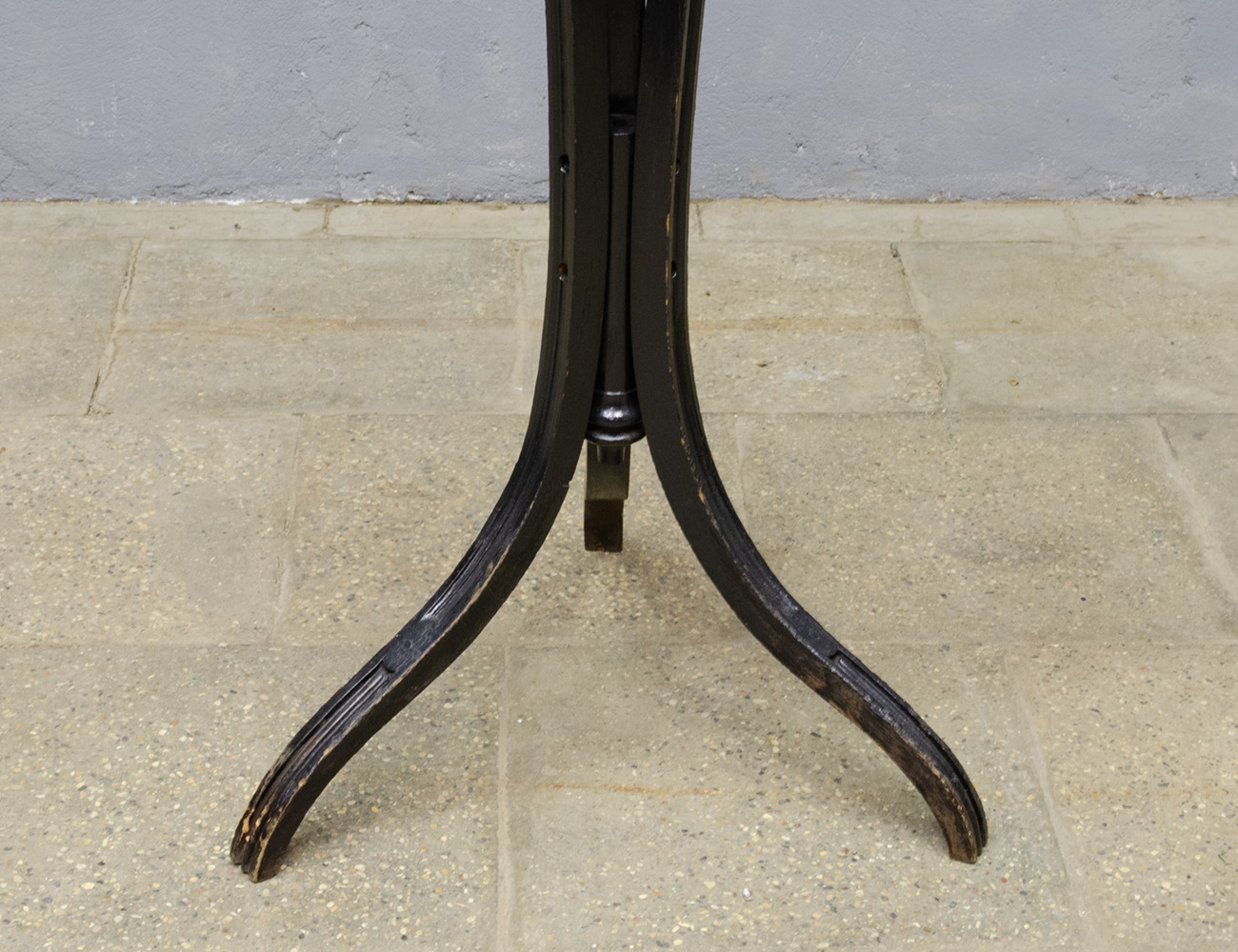 Антикварная дубовая жардиньерка