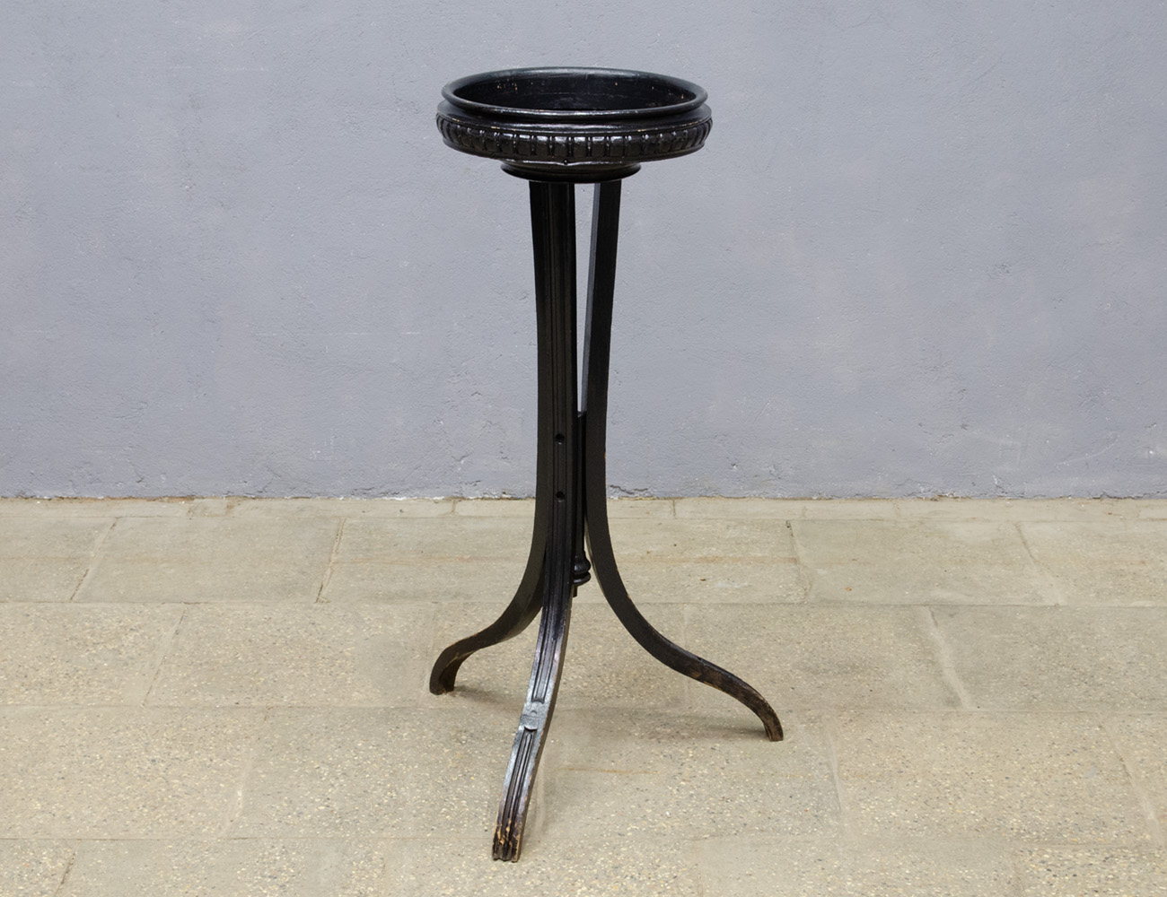 Антикварная дубовая жардиньерка