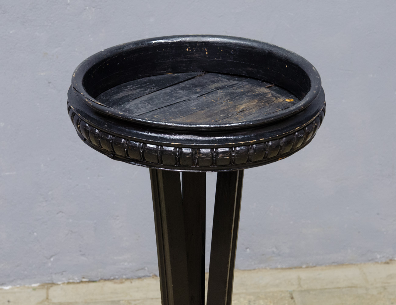 Антикварная дубовая жардиньерка