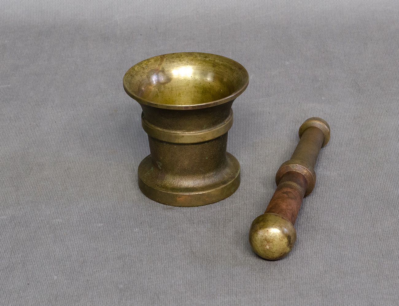 Старинная латунная ступка