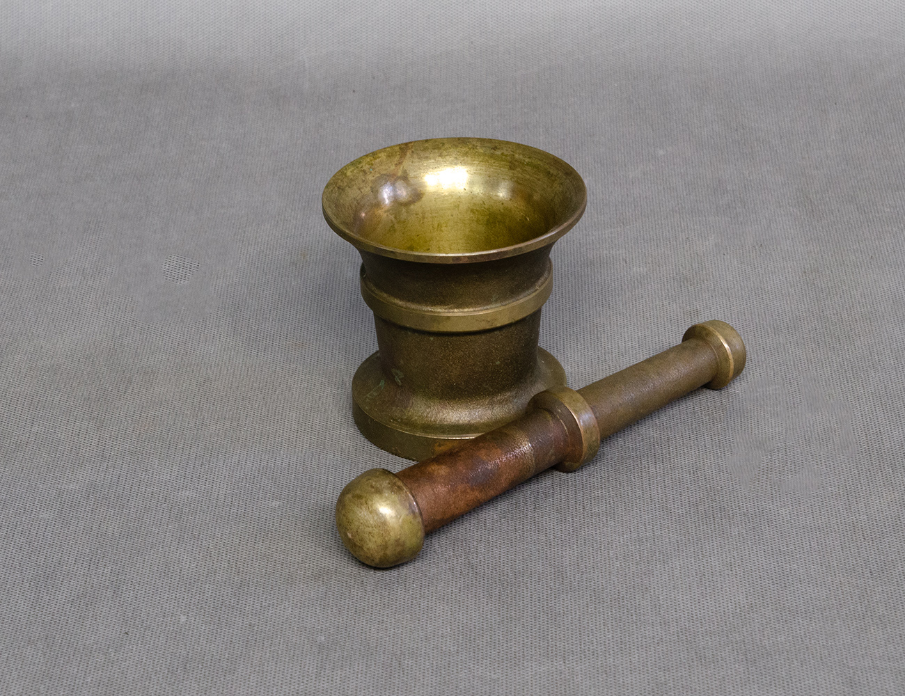 Старинная латунная ступка