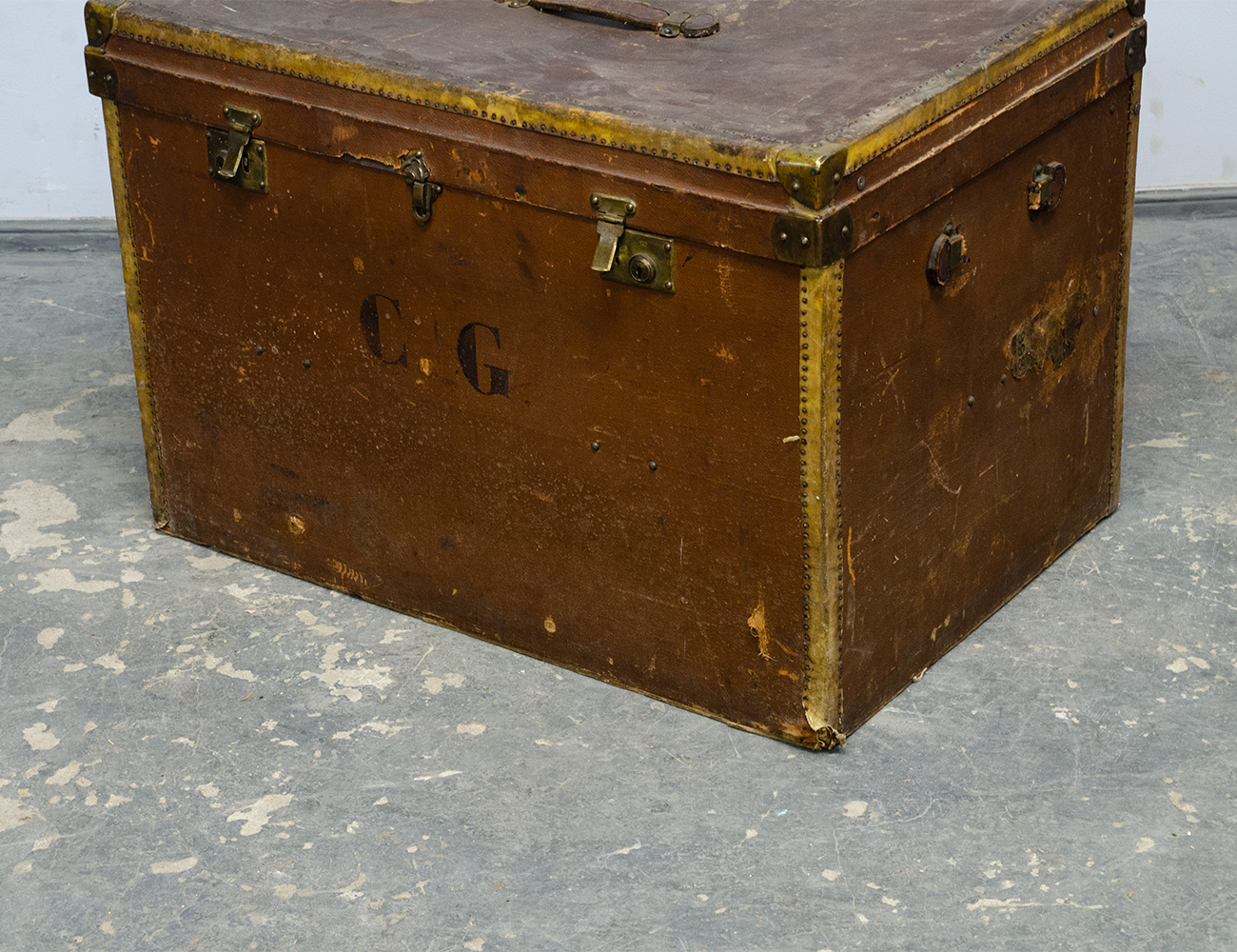 Старинный каретный сундук