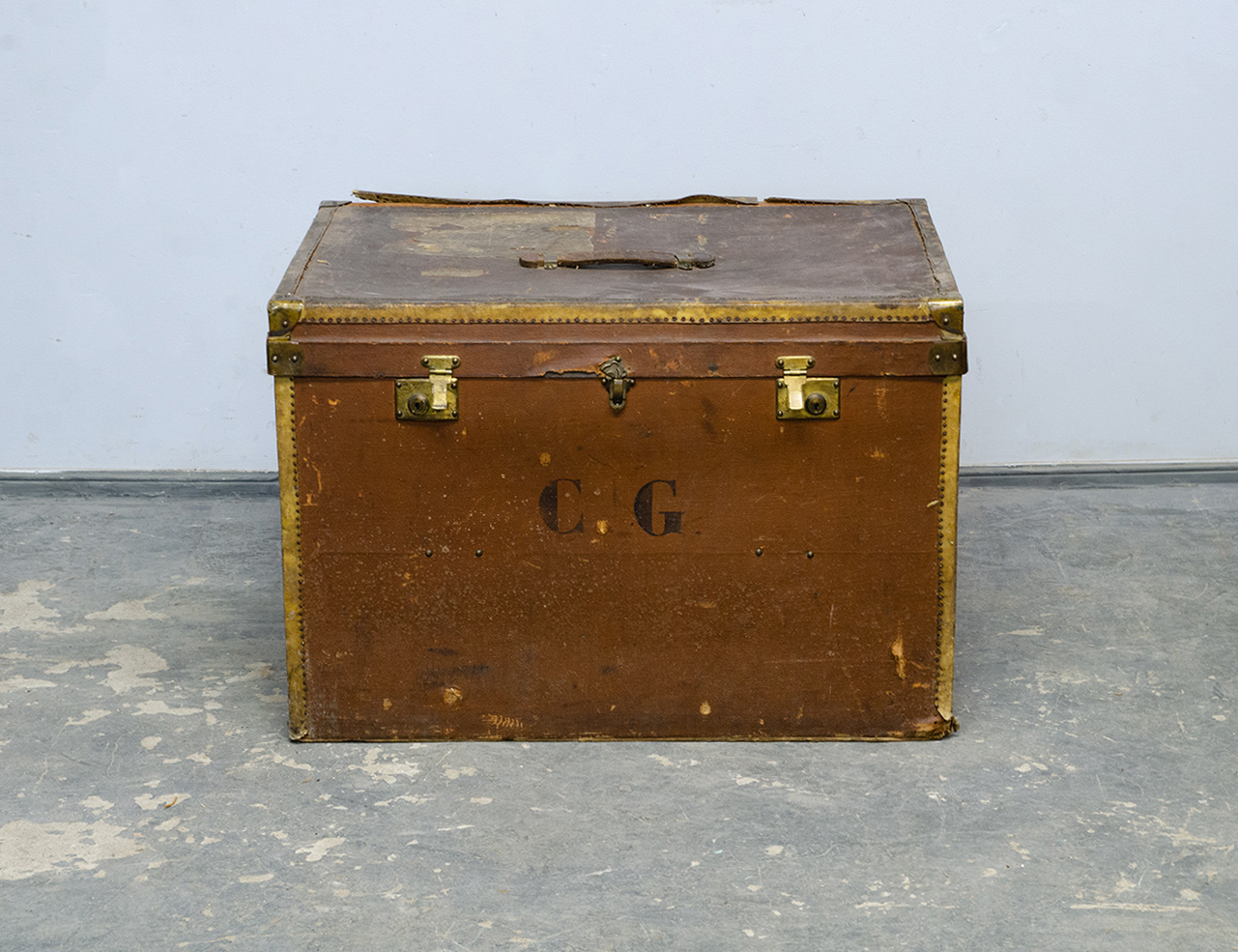 Старинный каретный сундук