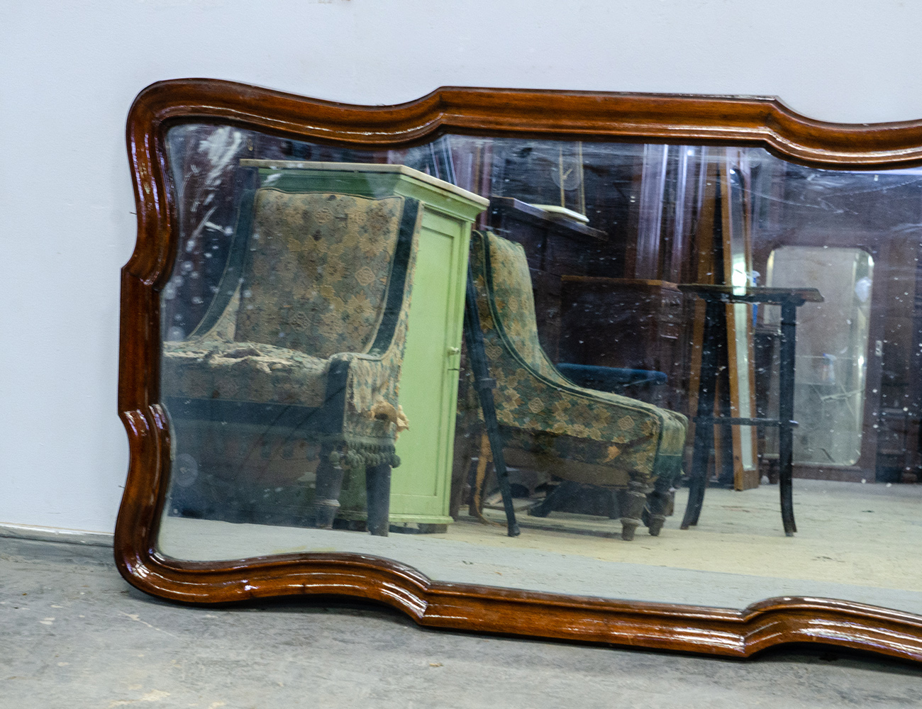 Старинное наддиванное зеркало 19 века