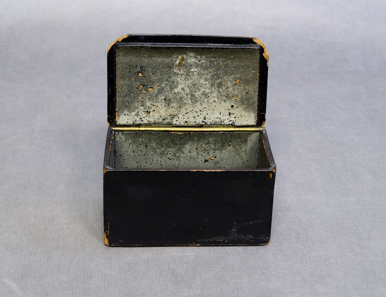 Старинная шкатулка с росписью