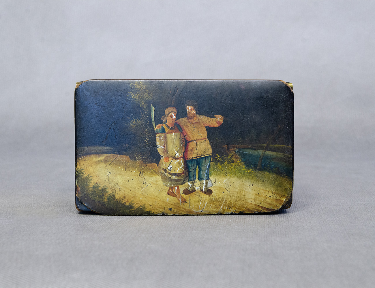 Старинная шкатулка с росписью