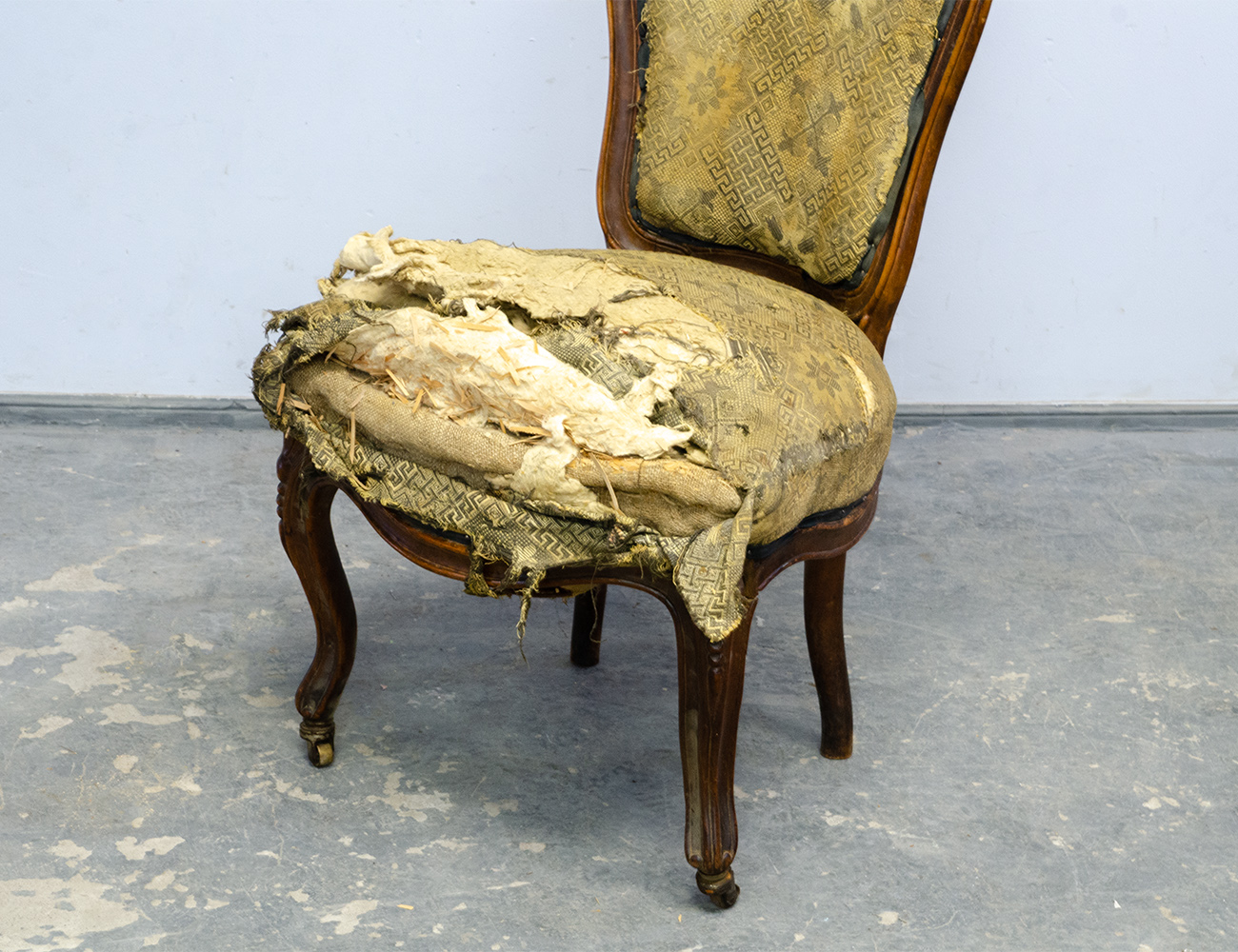 Антикварный стул 19 века