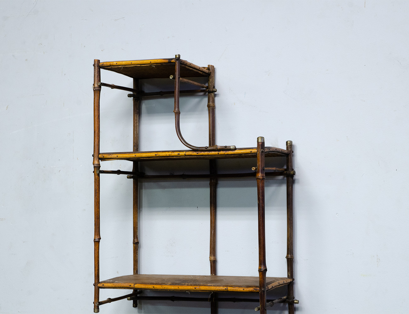 Антикварная бамбуковая полка