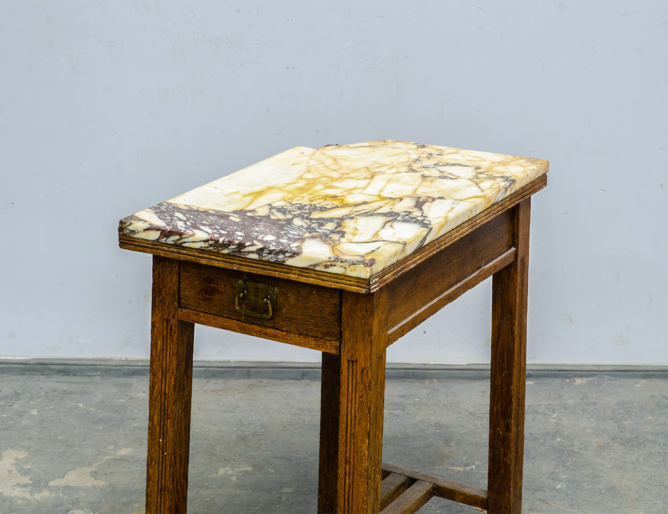 Старинный дубовый самоварный столик