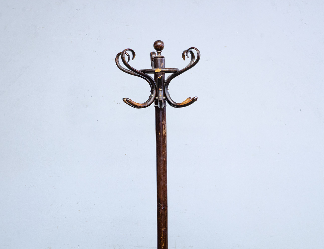 Антикварная венская напольная вешалка