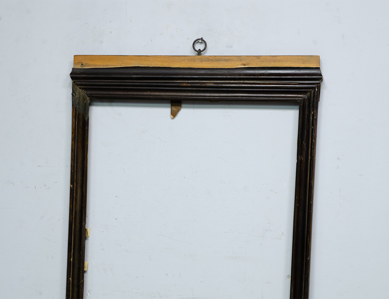 Старинное настенное зеркало