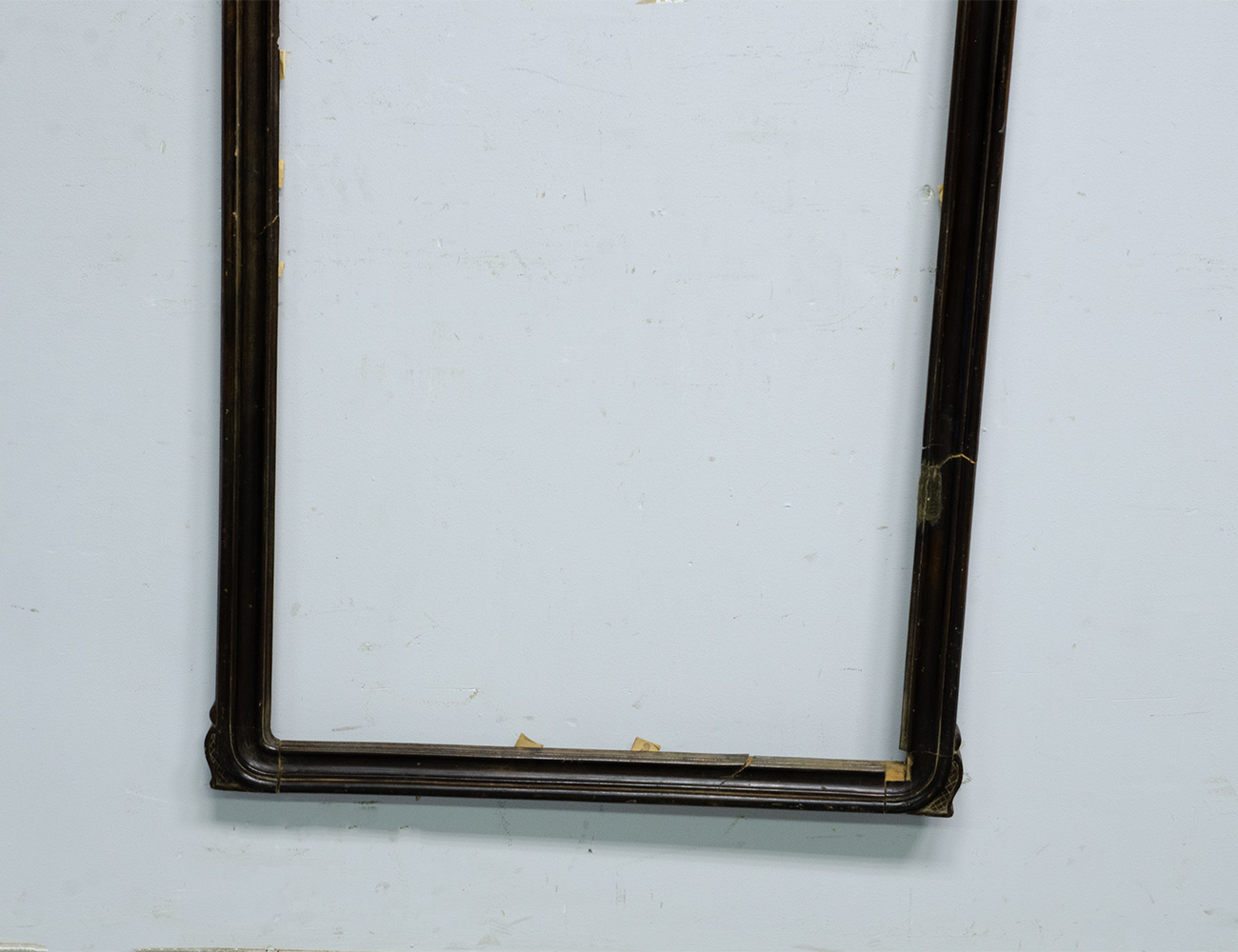 Старинное настенное зеркало