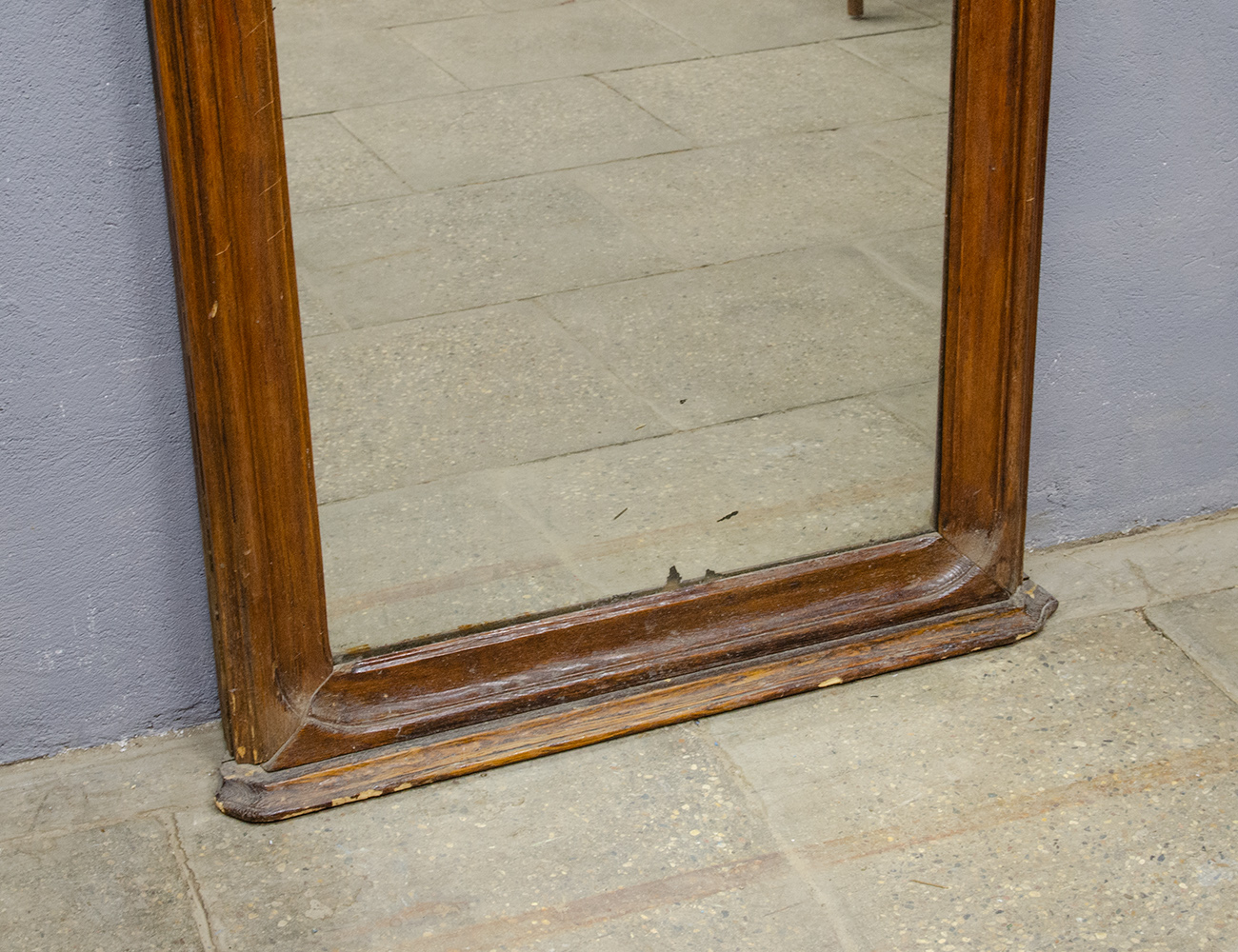 Старинное настенное зеркало