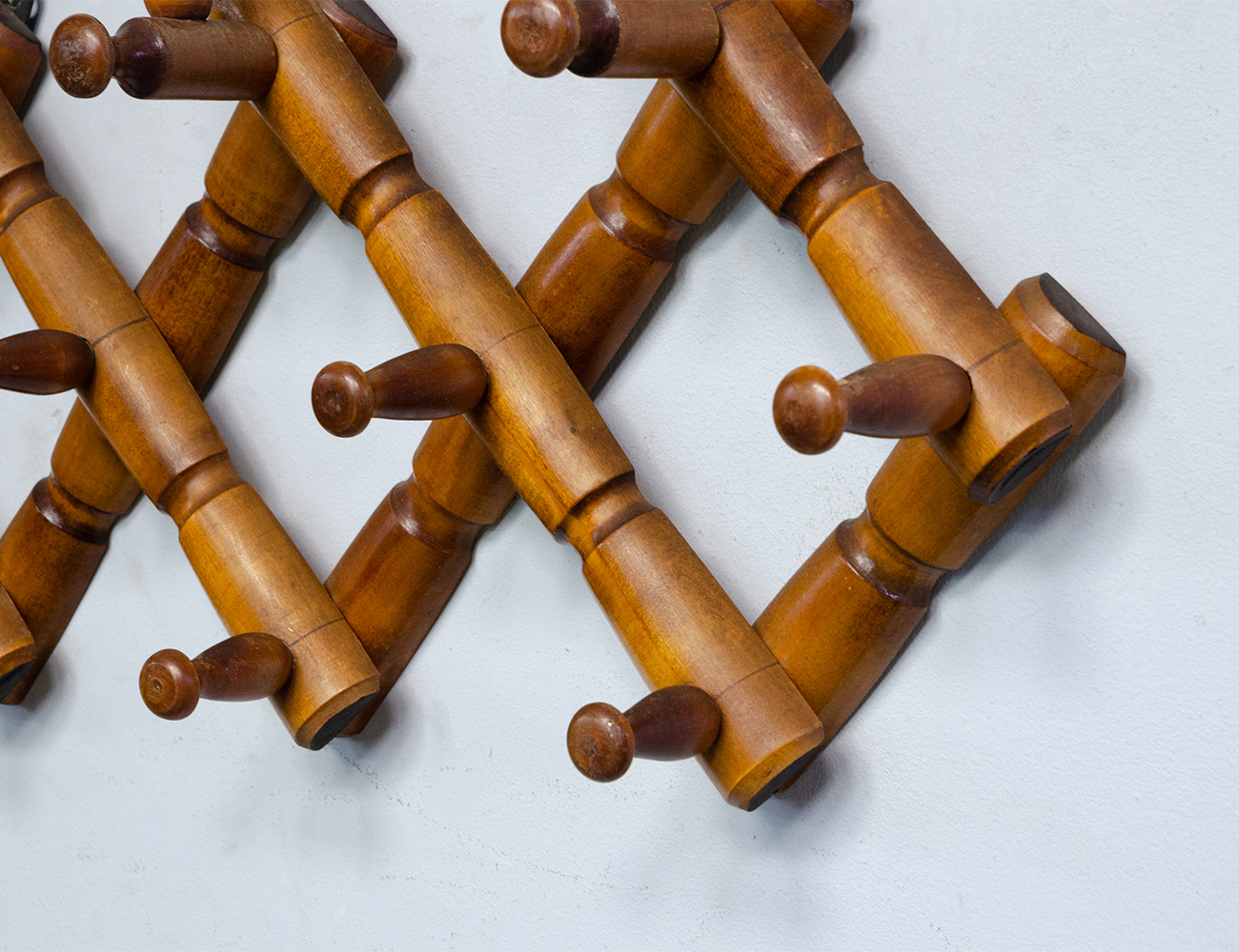 Старинная вешалка-гармошка