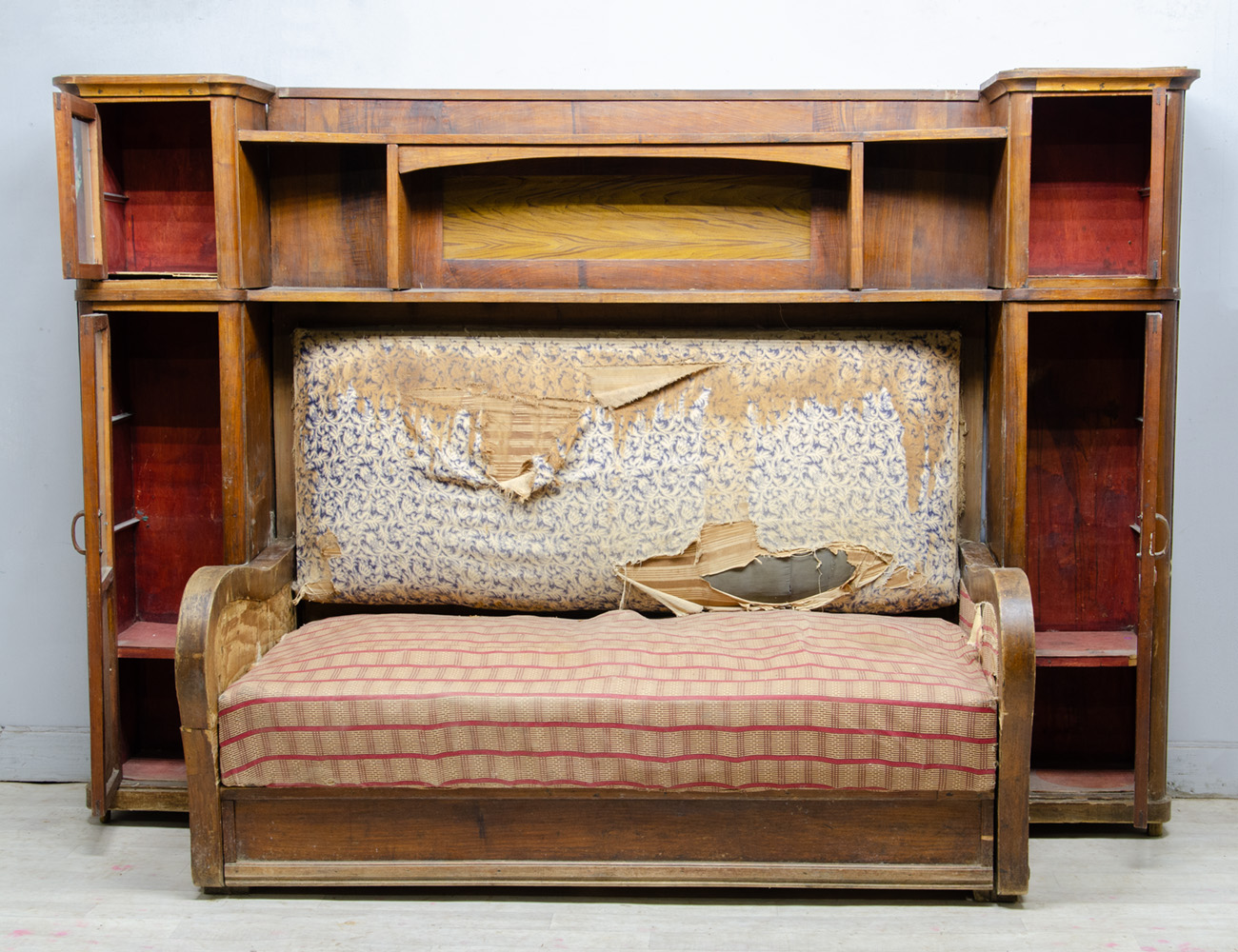 Старинный кабинетный диван