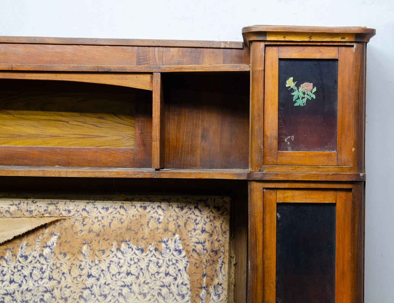 Старинный кабинетный диван