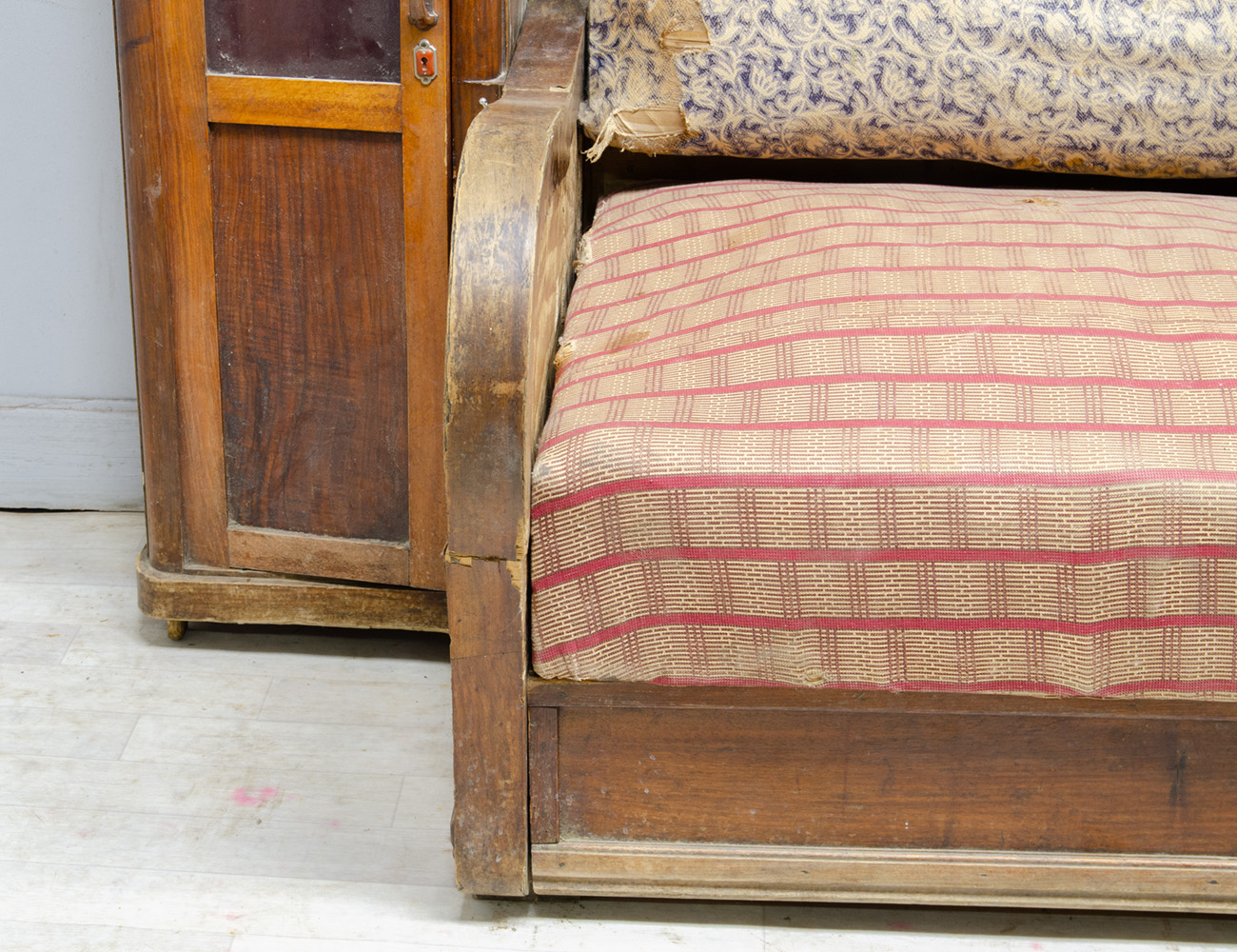 Старинный кабинетный диван