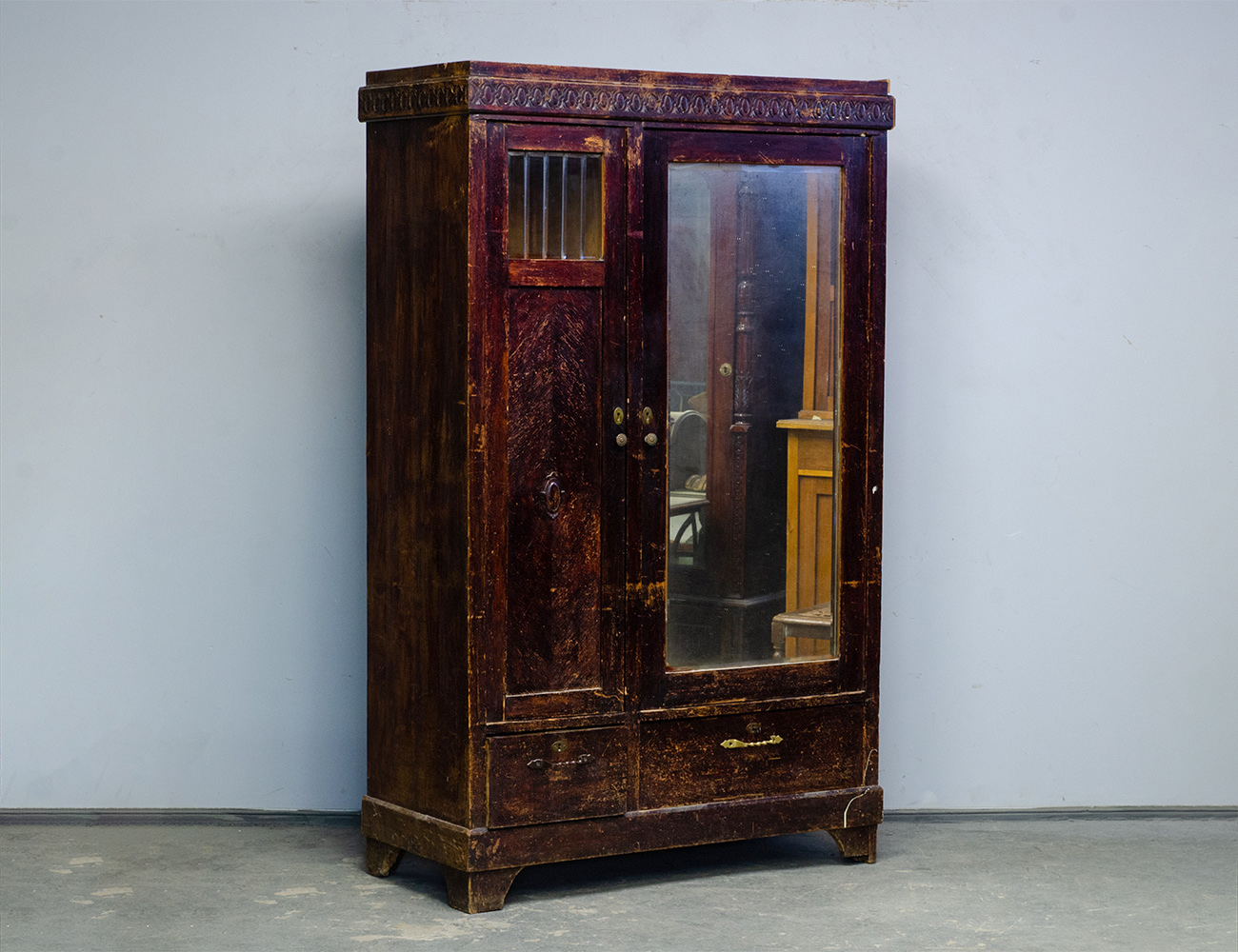 Старинный платяной шкаф