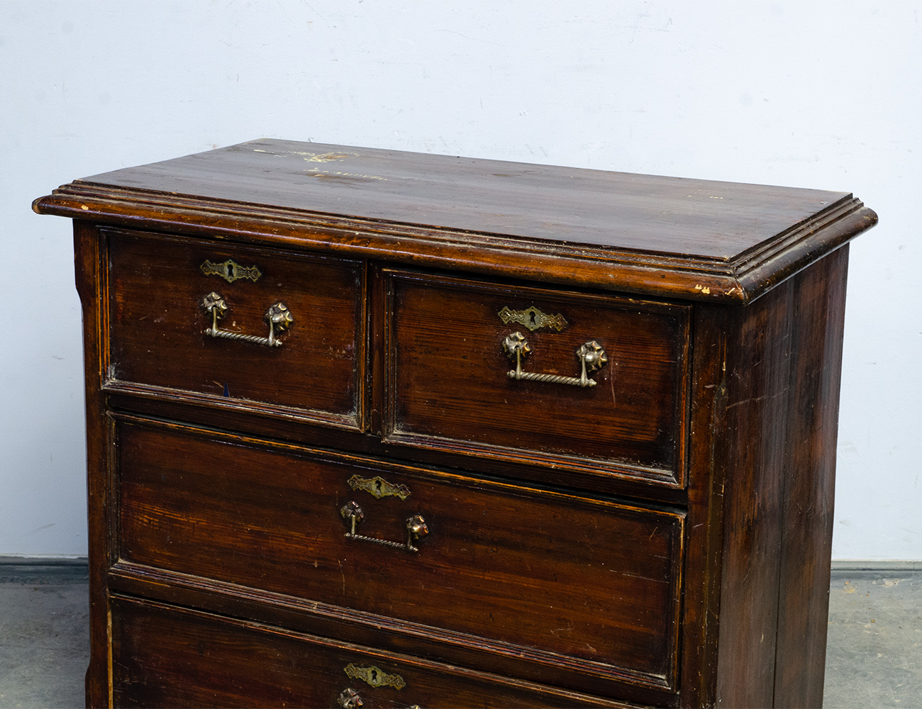 Старинный комод