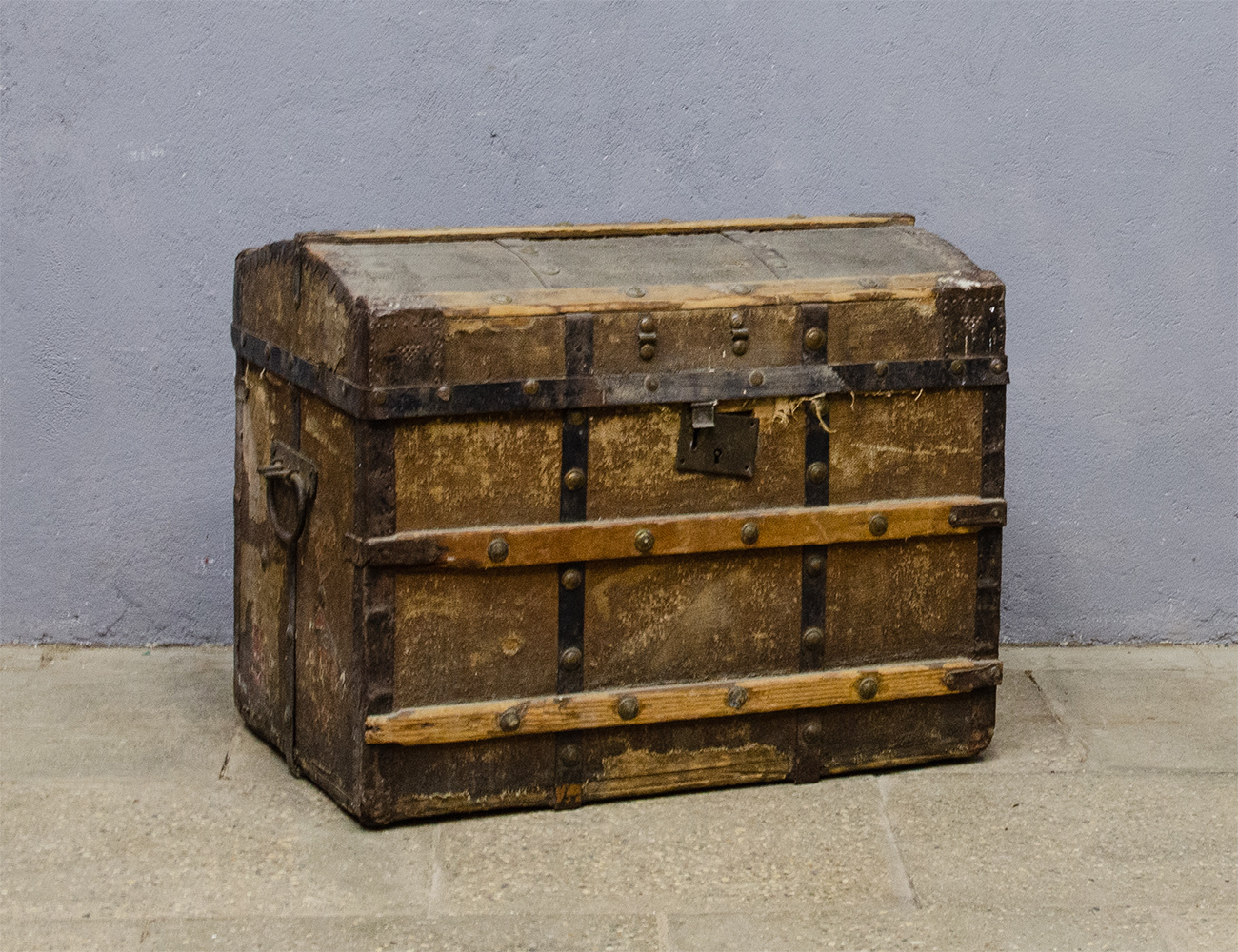 Антикварный каретный сундук