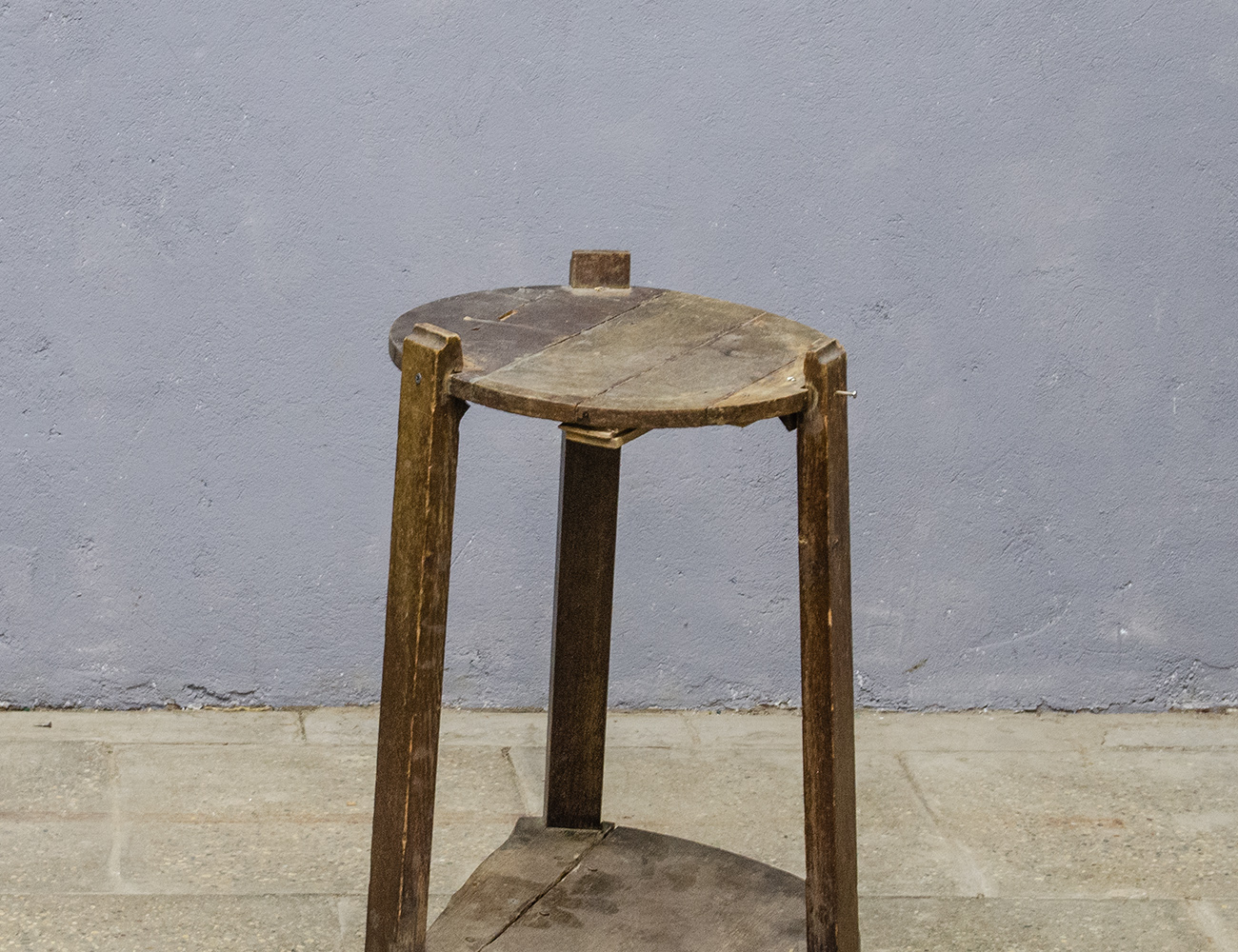 Старинный консольный столик