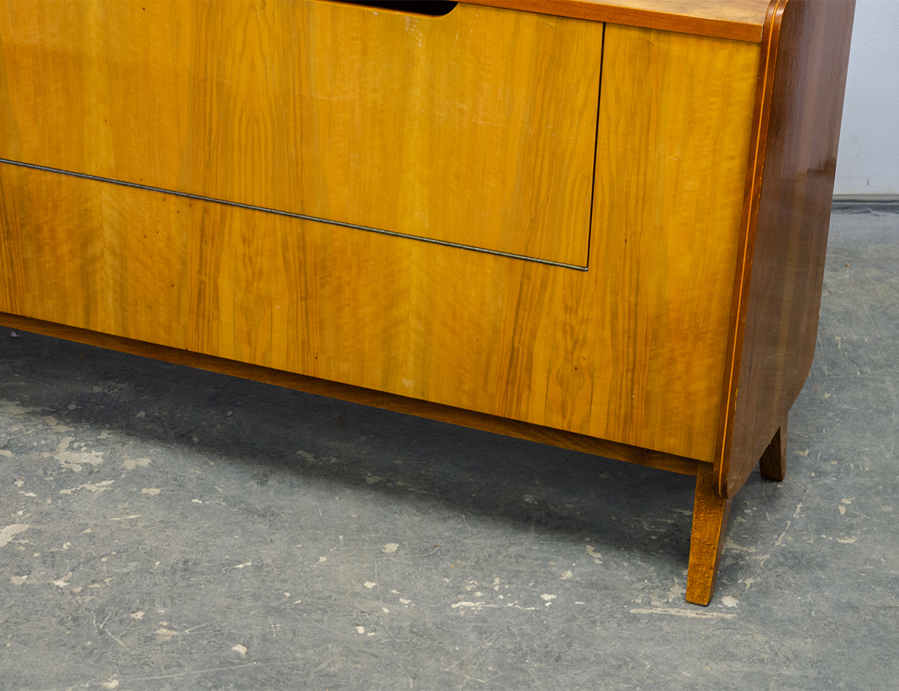 Винтажная ореховая бельевая тумба, Tatra