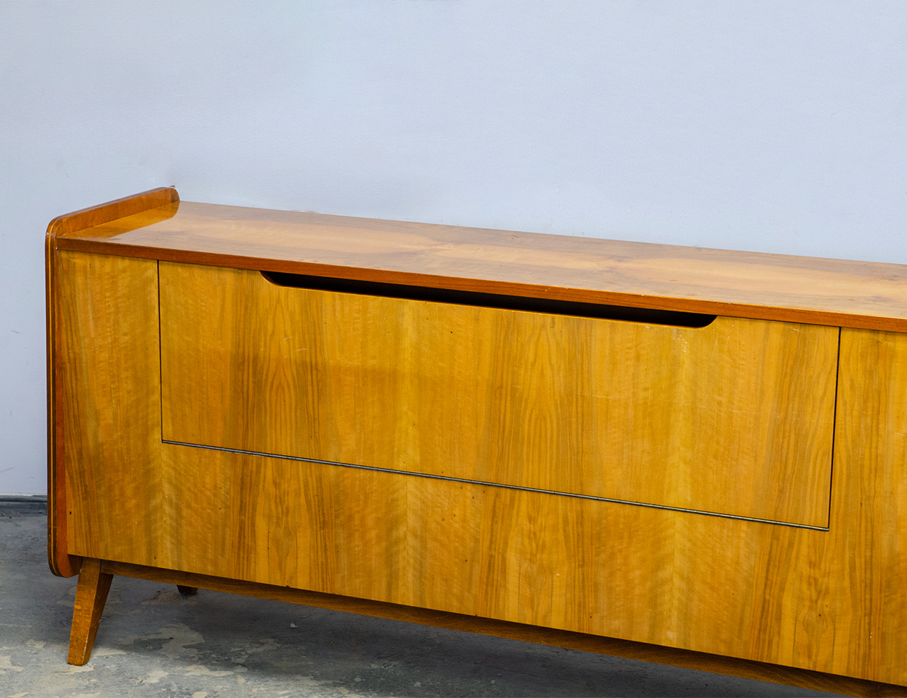 Винтажная ореховая бельевая тумба, Tatra