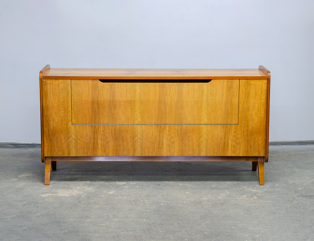 Винтажная ореховая бельевая тумба, Tatra