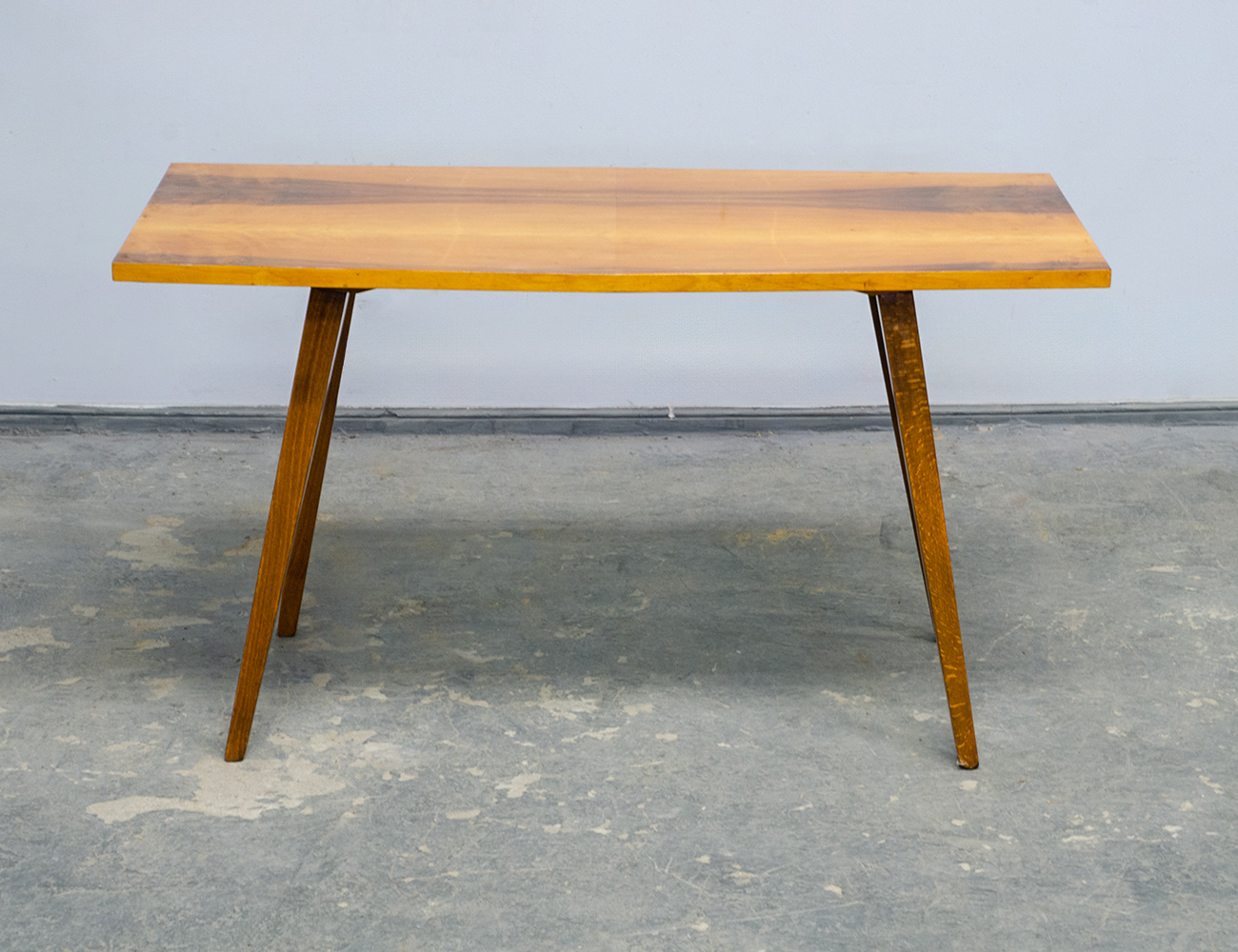 Винтажный ореховый журнальный столик, Tatra