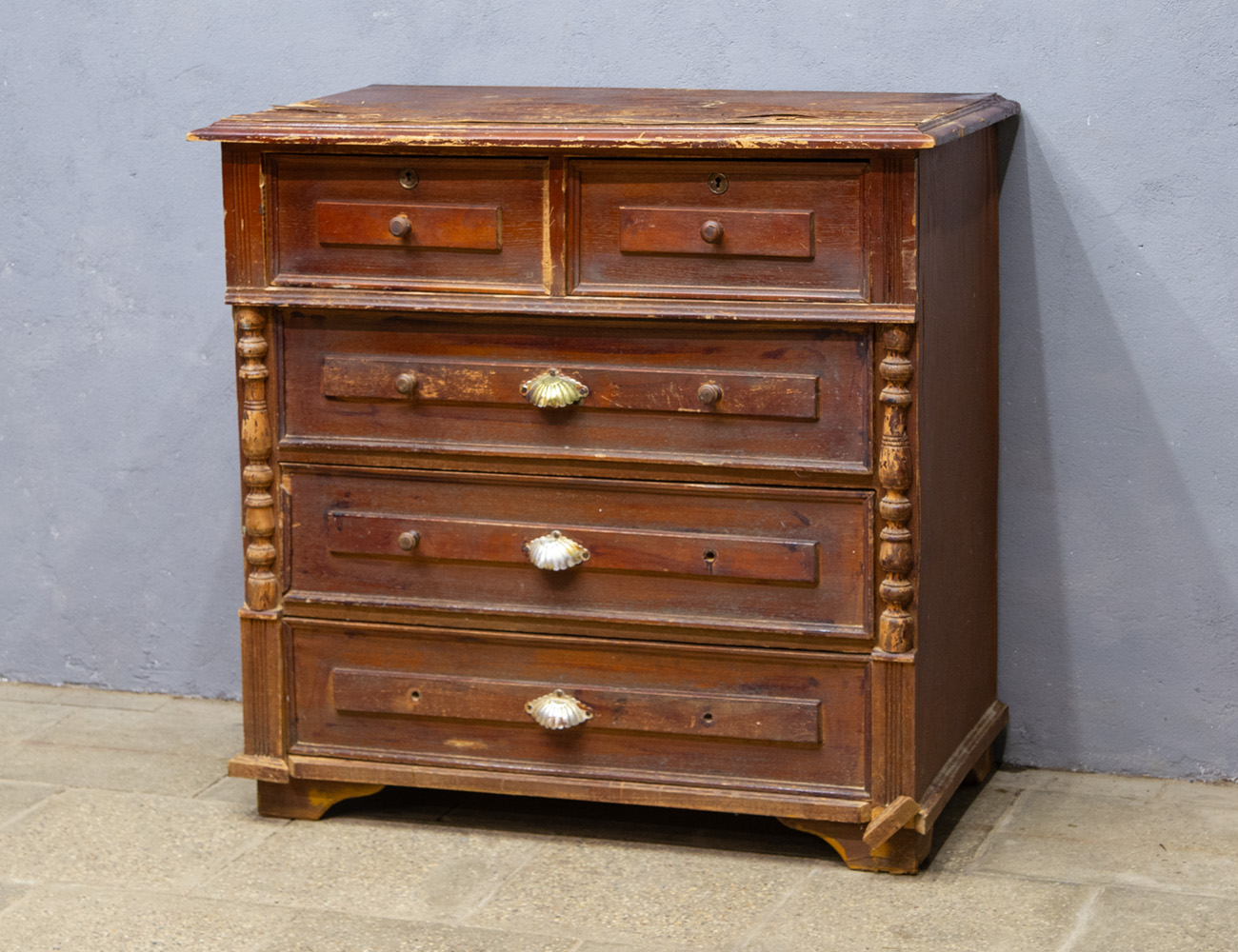 Старинный комод