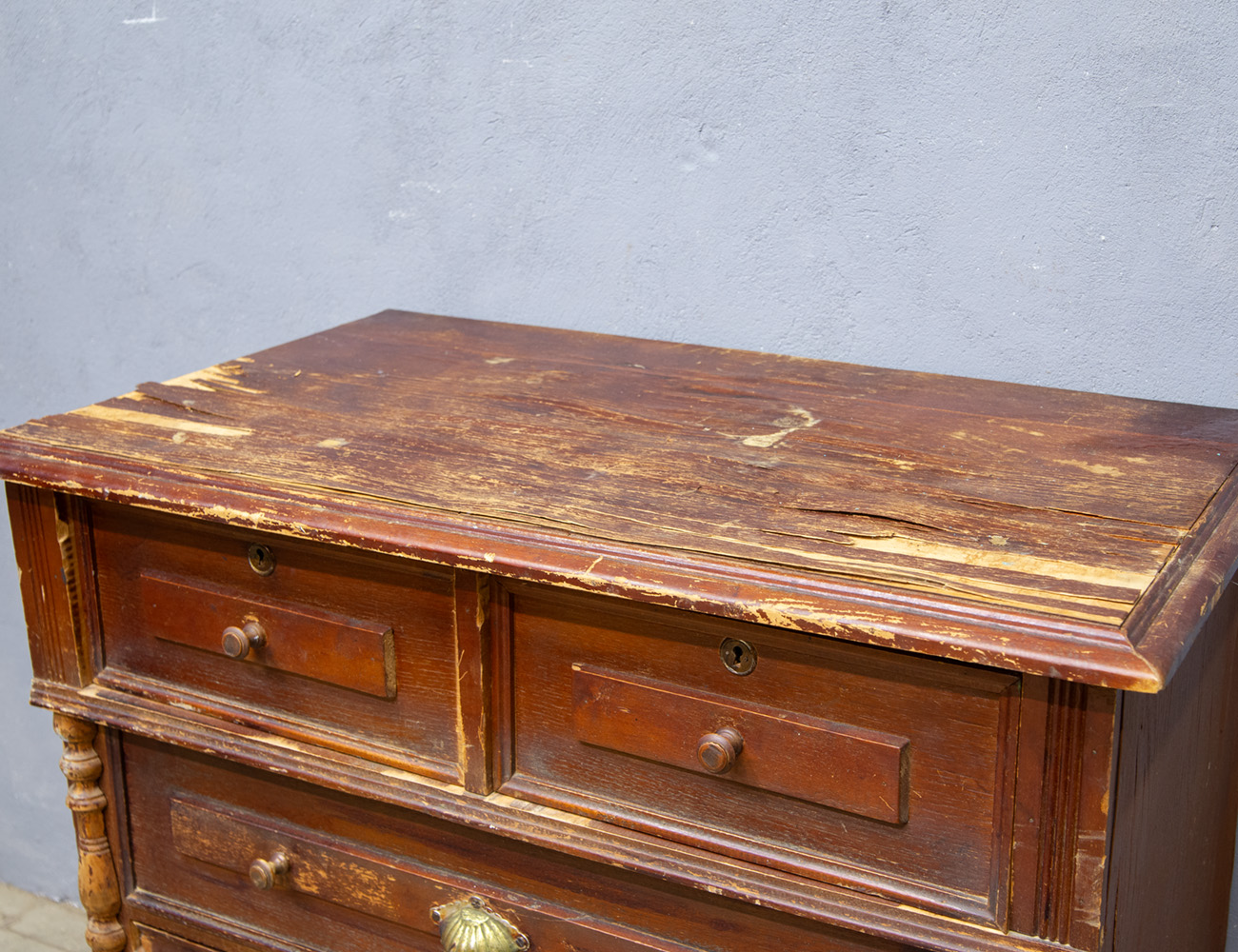 Старинный комод