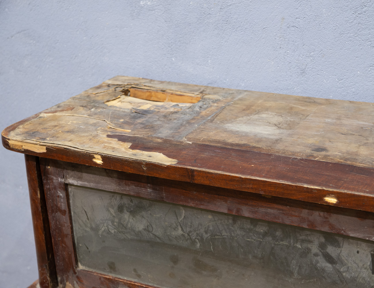 Старинная тумба