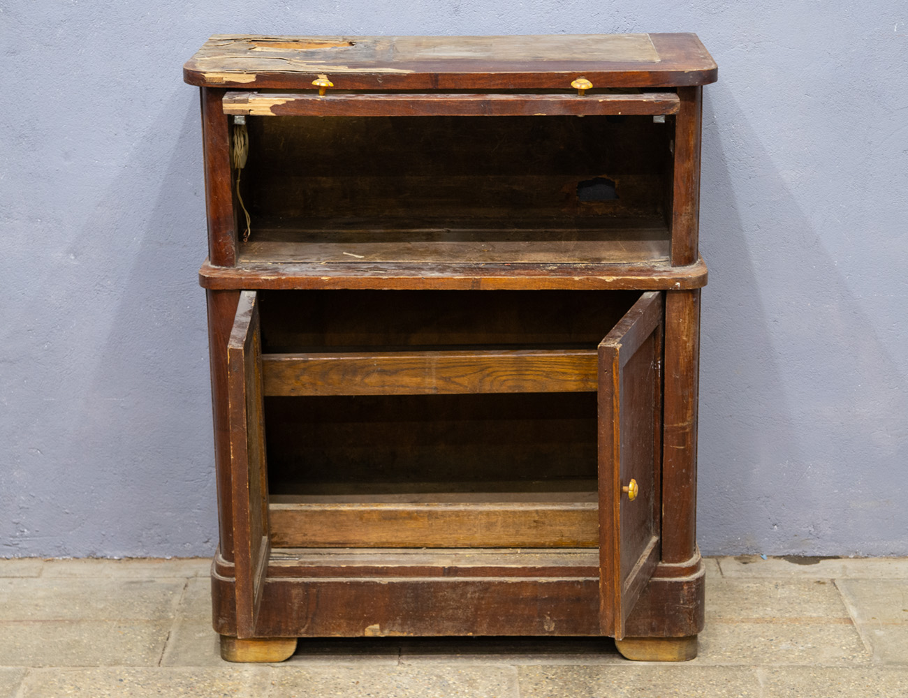 Старинная тумба