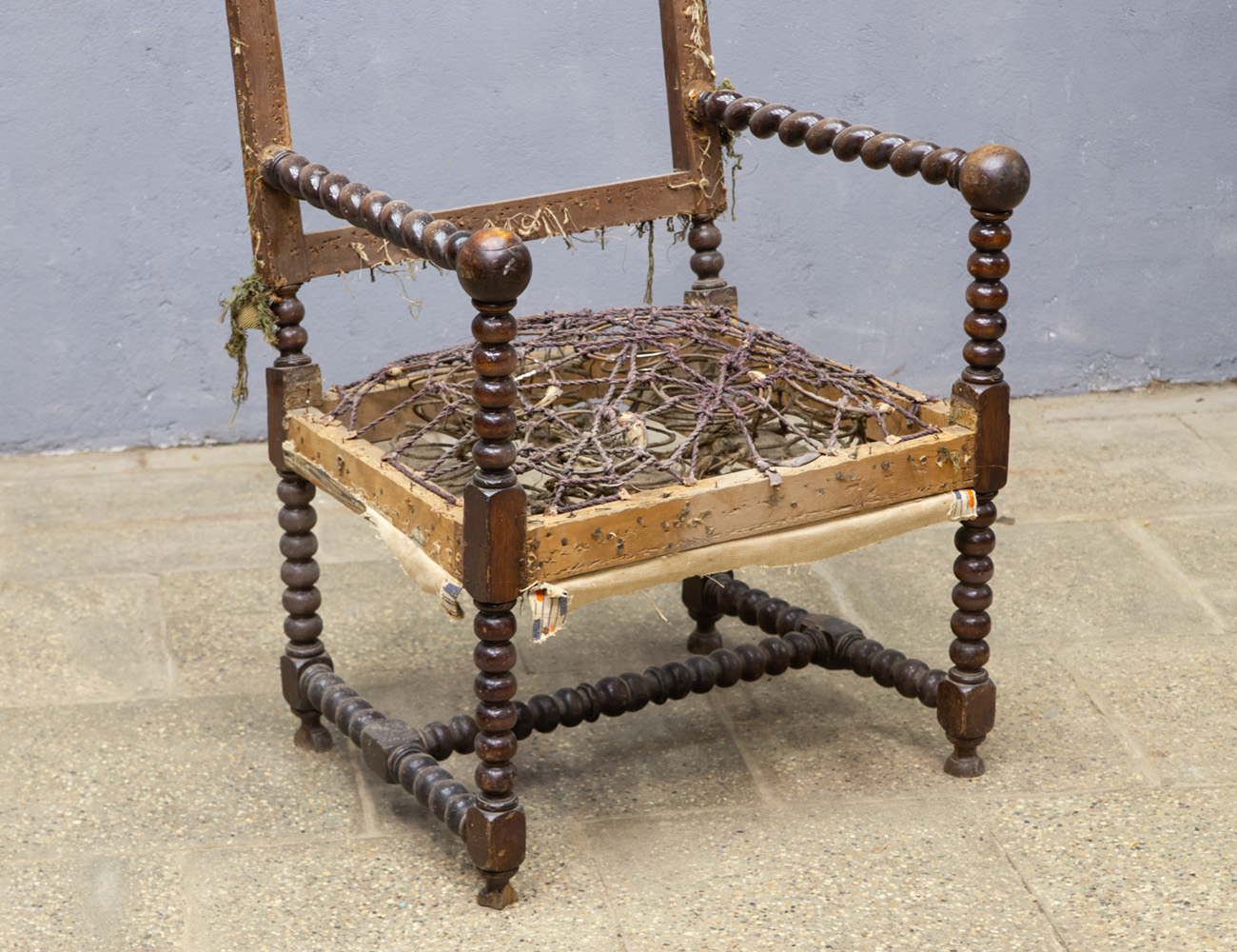 Антикварное кресло 19 века