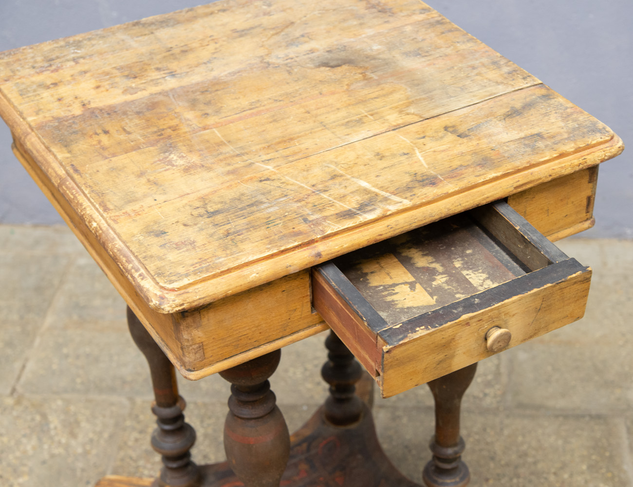 Старинный чайный столик