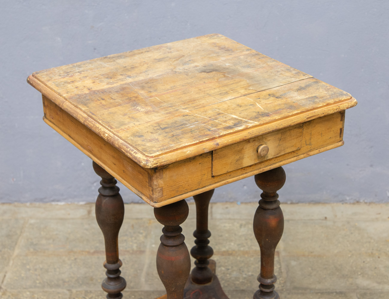 Старинный чайный столик