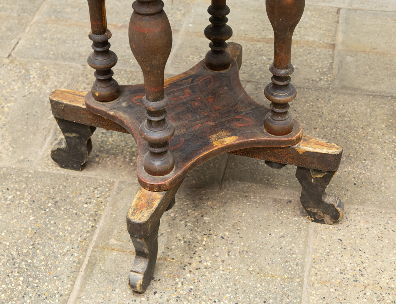 Старинный чайный столик