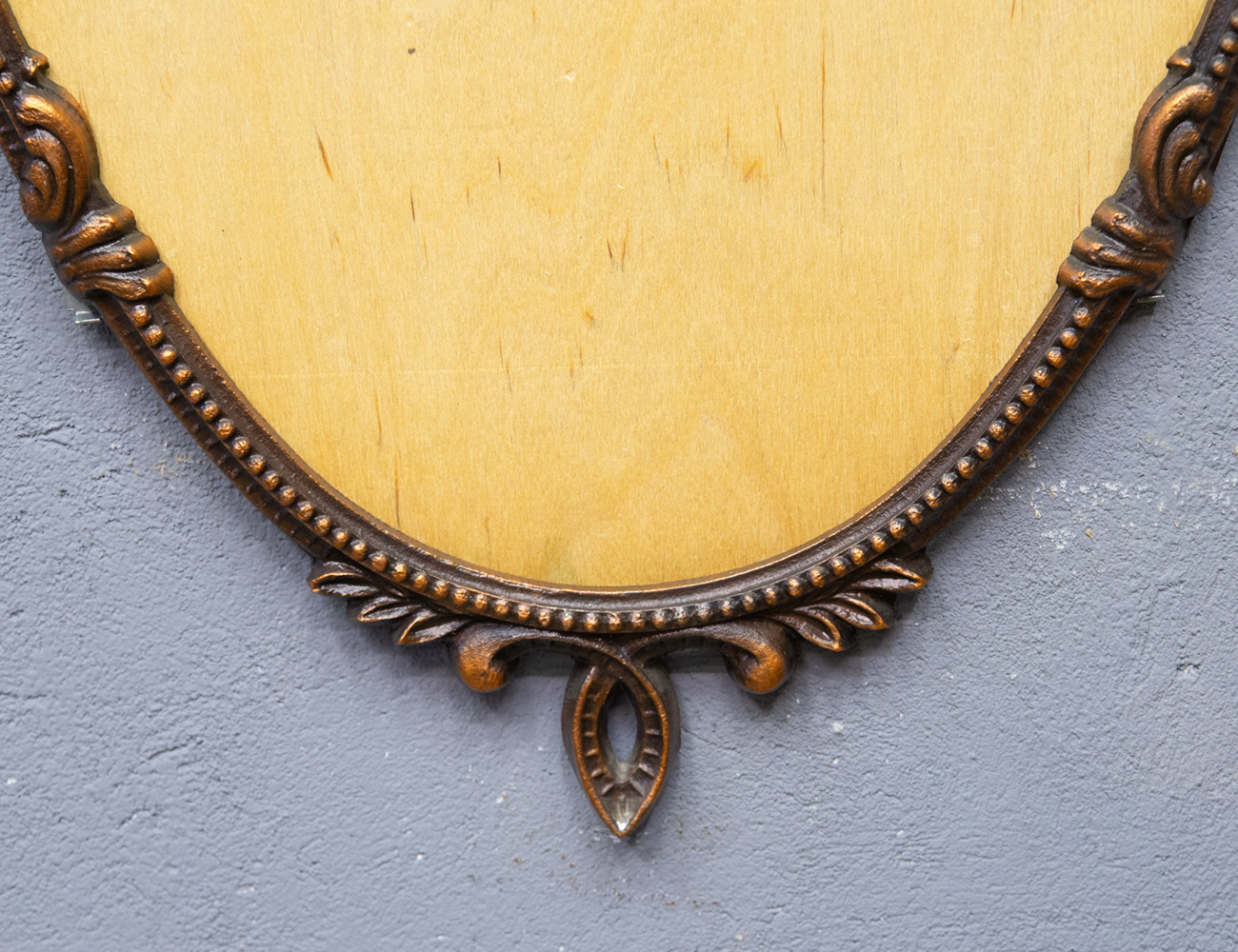 Винтажное металлическое зеркало