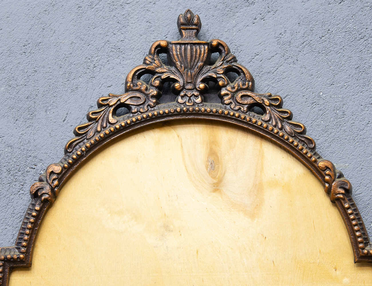 Винтажное металлическое зеркало