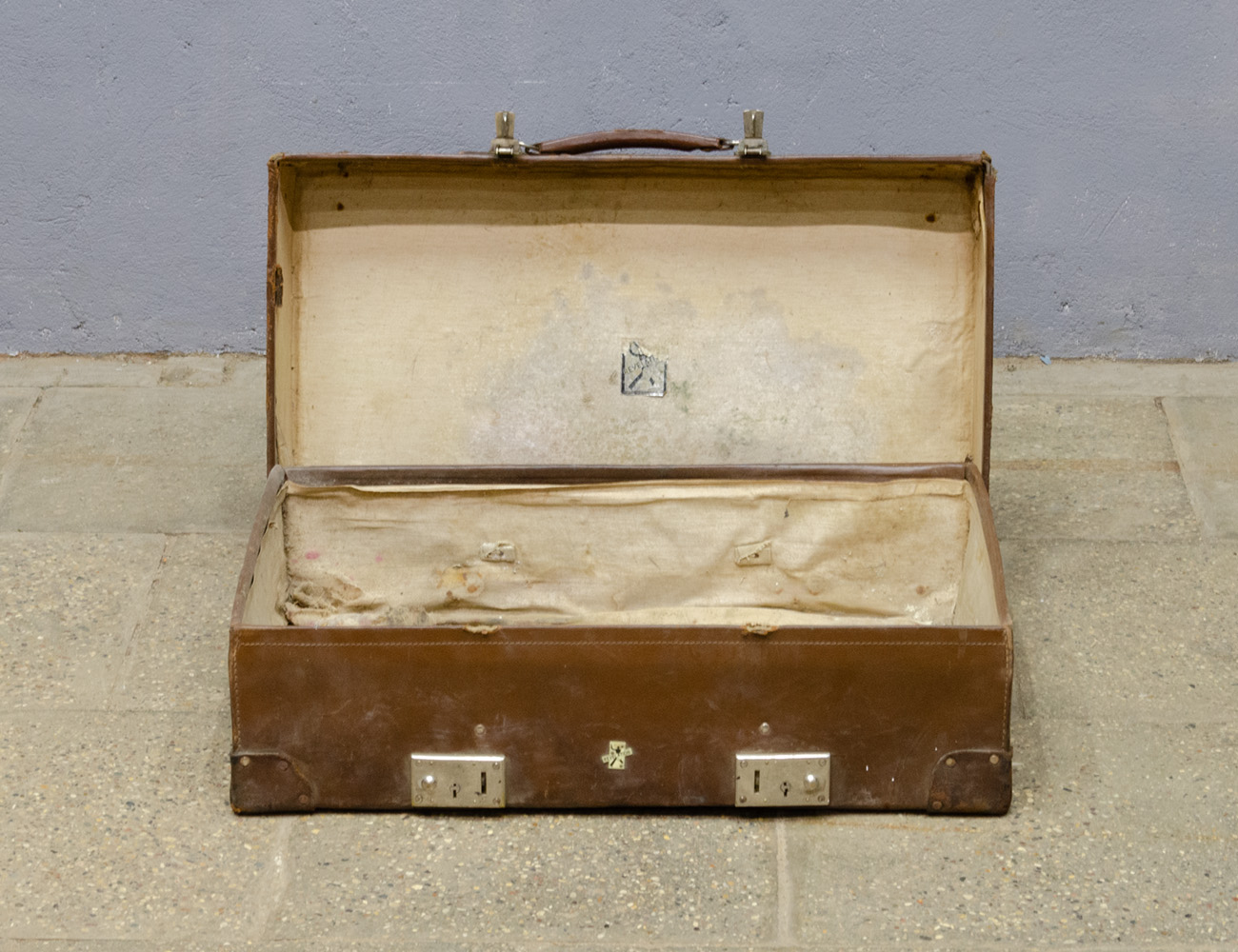 Старинный чемодан