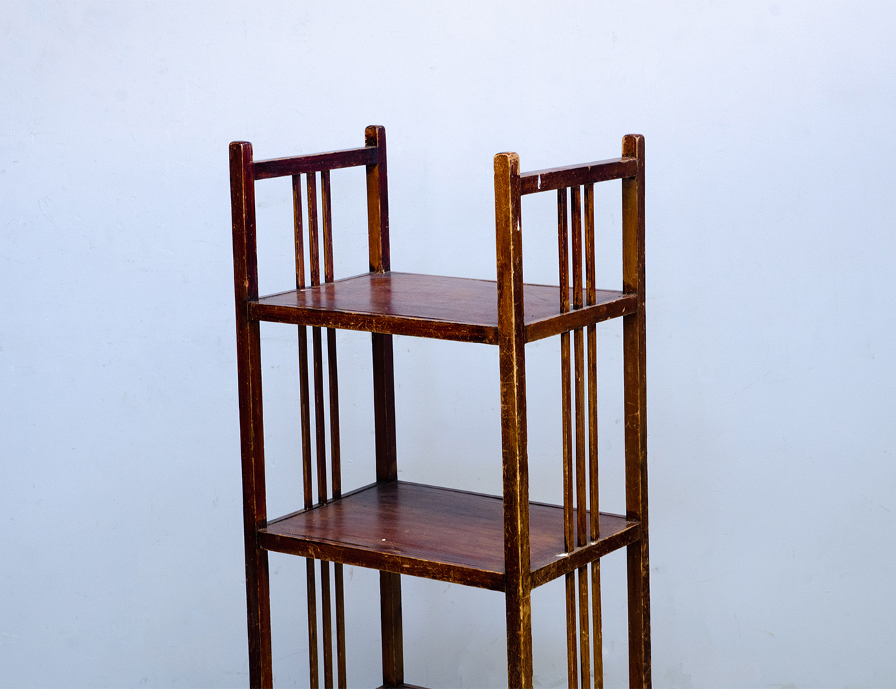 Старинная этажерка