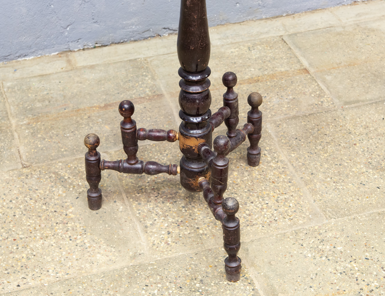 Старинный столик геридон