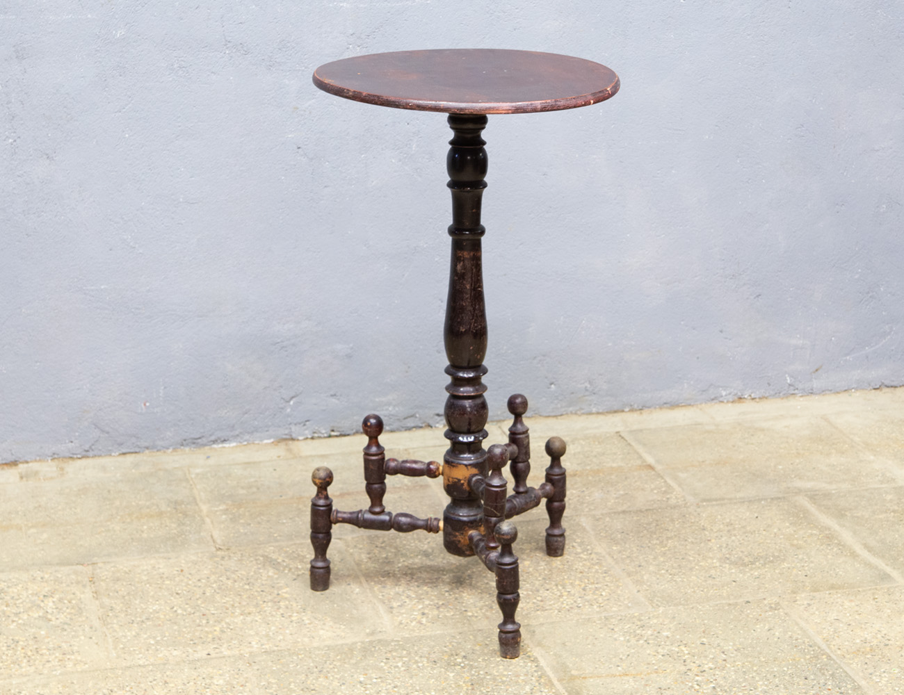 Старинный столик геридон